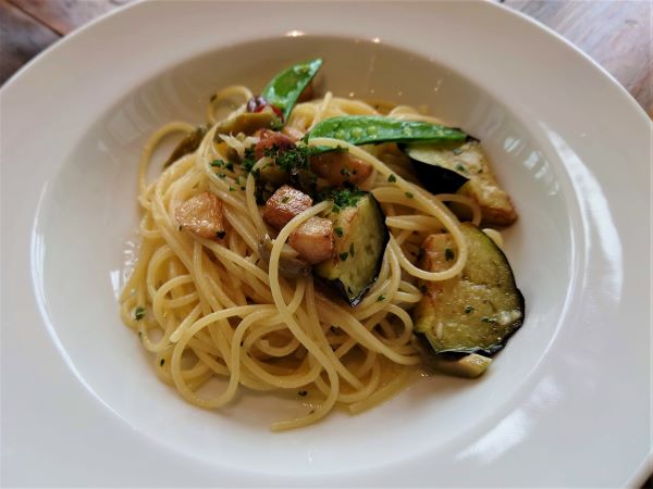 野菜とアンチョビのアーリオオーリオスパゲッティ