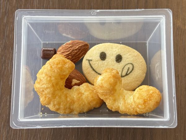 クッキーやキャラメルコーンなど