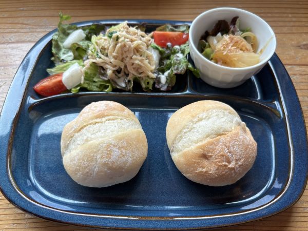 パン＋切干大根とツナのサラダ他